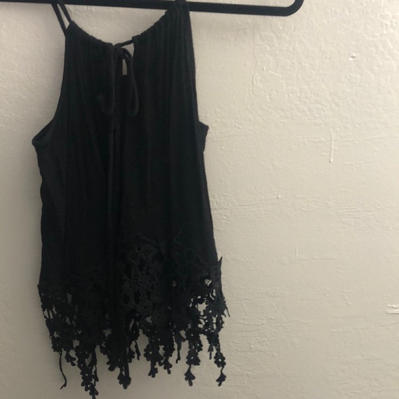 Cropped black tank - Picture 2 of 3